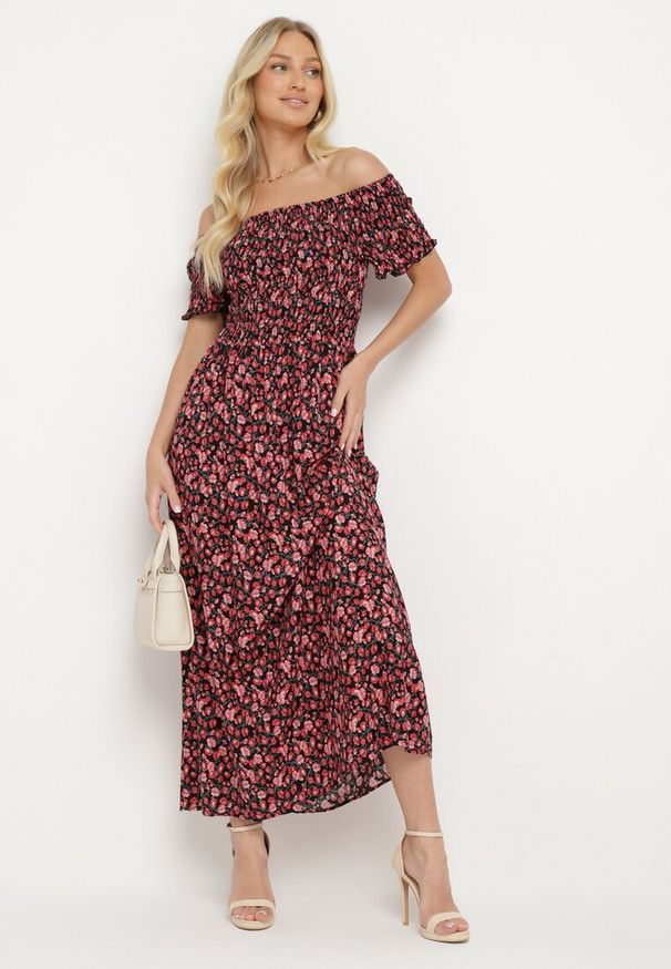 Born2be - Czerwono-Czarna Sukienka z Wiskozy Cheri. Typ kołnierza: dekolt hiszpanka. Kolor: czerwony. Materiał: wiskoza. Wzór: kwiaty. Sezon: lato. Typ sukienki: rozkloszowane. Długość: maxi
