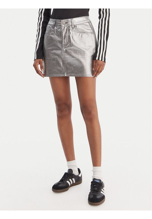 Adidas - adidas Spódnica mini 3-Stripes KD2899 Srebrny Regular Fit. Kolor: srebrny. Materiał: bawełna