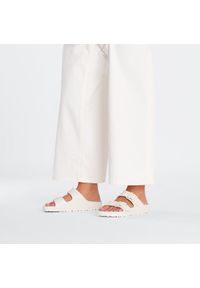 Klapki damskie Birkenstock Arizona Essentials EVA Eggshell. Kolor: kremowy