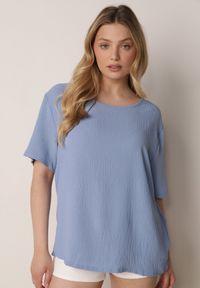 Born2be - Niebieski Minimalistyczny T-shirt z Teksturowanej Tkaniny z Bawełną Shinost. Okazja: do pracy, na co dzień. Kolekcja: plus size. Kolor: niebieski. Materiał: bawełna, tkanina. Styl: casual #1