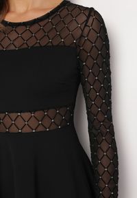 Born2be - Czarna Mini Rozkloszowana Sukienka z Siateczką Ozdobioną Brokatem Ekenedi. Okazja: na co dzień. Kolor: czarny. Wzór: aplikacja. Typ sukienki: rozkloszowane, proste. Styl: casual, klasyczny. Długość: mini #2