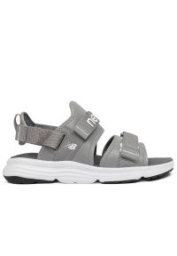 Sandały New Balance SUA750C3 - szare. Zapięcie: rzepy. Kolor: szary. Materiał: guma, tworzywo sztuczne, materiał, syntetyk. Wzór: paski. Styl: klasyczny