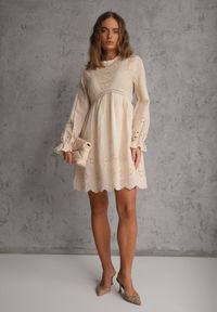 Renee - Beżowa Rustykalna Sukienka z Bawełną Zdobiona Haftem i Ażurowymi Wycięciami Winlith. Okazja: na co dzień. Kolor: beżowy. Materiał: bawełna. Wzór: ażurowy, haft, aplikacja. Styl: casual, klasyczny #2