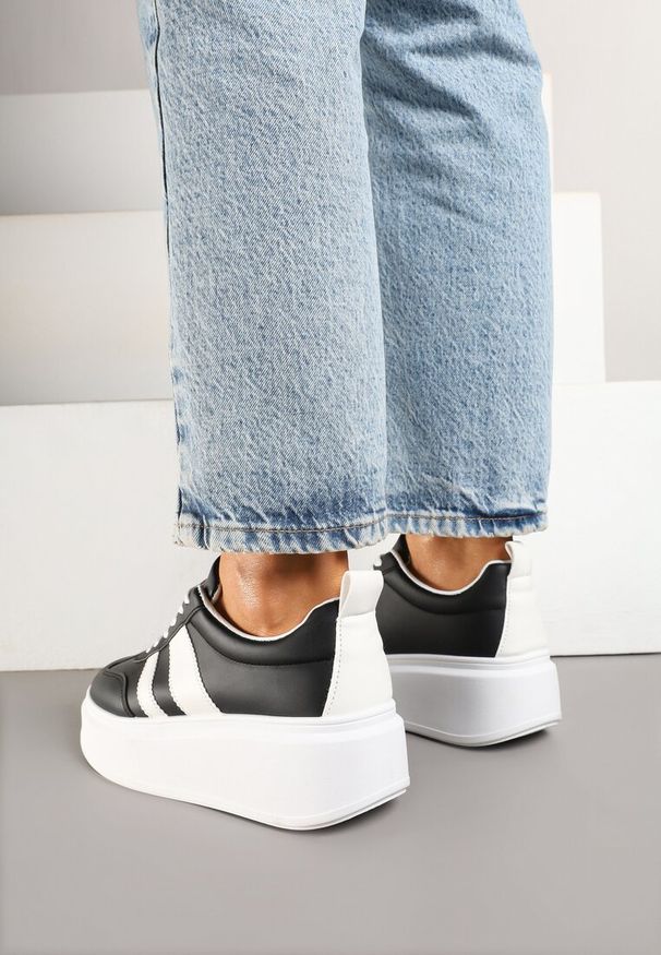 Renee - Czarne Sneakersy Typu Kultowe Tenisówki na Platformie Redoreve. Kolor: czarny. Materiał: skóra, jeans. Obcas: na platformie