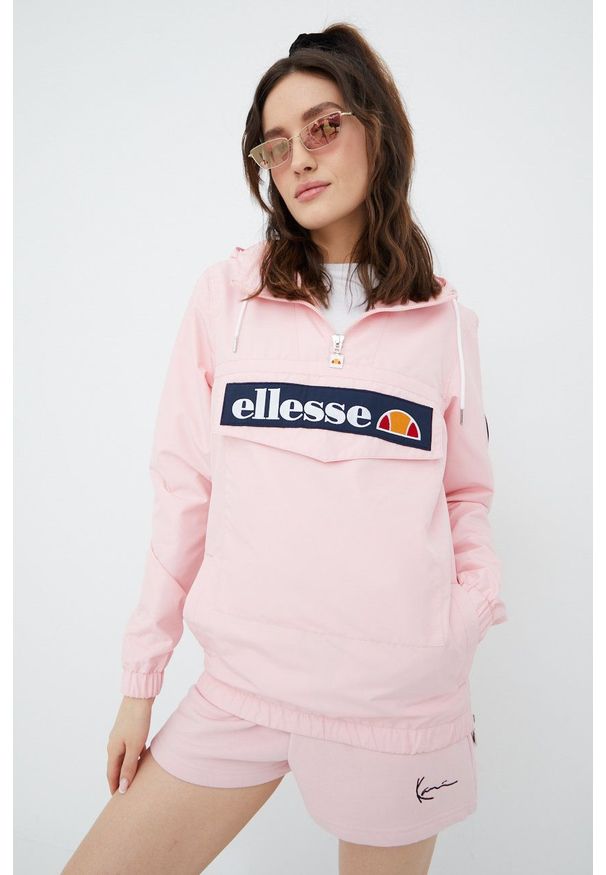 Ellesse kurtka damska kolor różowy przejściowa. Okazja: na co dzień. Kolor: różowy. Materiał: materiał. Długość: krótkie. Styl: casual