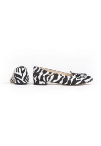 Zapato - baleriny z ostrym noskiem - skóra naturalna - model 045 - kolor zebra (40). Zapięcie: bez zapięcia. Materiał: skóra. Wzór: motyw zwierzęcy. Obcas: na obcasie. Styl: klasyczny. Wysokość obcasa: średni #3