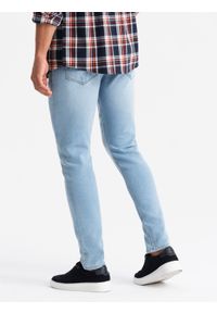 Ombre Clothing - Dopasowane jeansowe spodnie męskie SLIM FIT z elastanem – błękitne V3. Okazja: na co dzień. Kolor: niebieski. Materiał: jeans, elastan. Wzór: aplikacja. Sezon: lato. Styl: casual