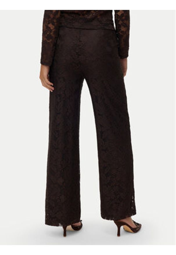 Vero Moda Spodnie materiałowe Neline 10335568 Brązowy Regular Fit. Kolor: brązowy. Materiał: syntetyk