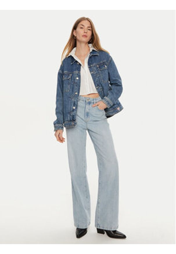 Guess Kurtka jeansowa W4YN21 D5B65 Niebieski Classic Fit. Kolor: niebieski. Materiał: bawełna