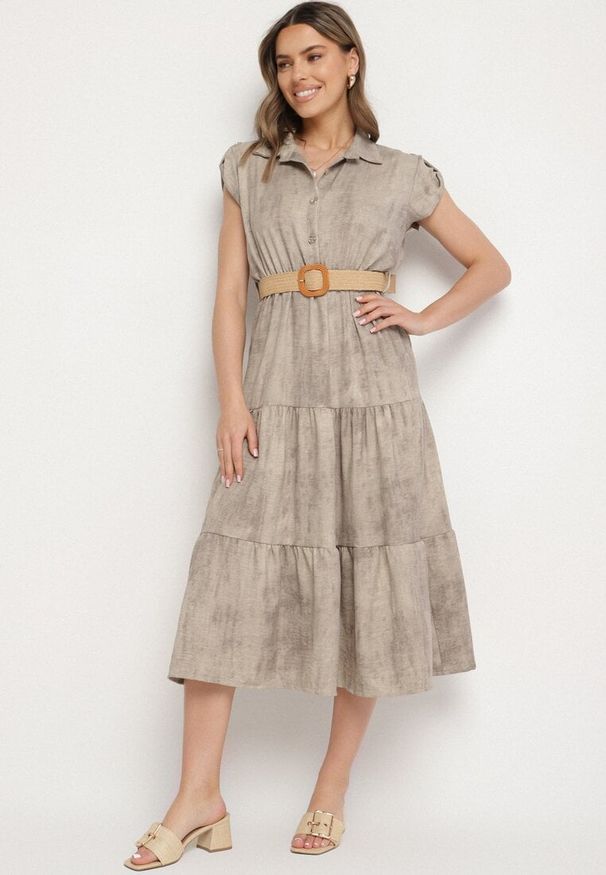 Born2be - Beżowa Sukienka Ozdobiona Plecionym Paskiem i Guzikami Filianea. Okazja: na co dzień. Kolor: beżowy. Materiał: jeans. Wzór: aplikacja. Styl: elegancki, casual