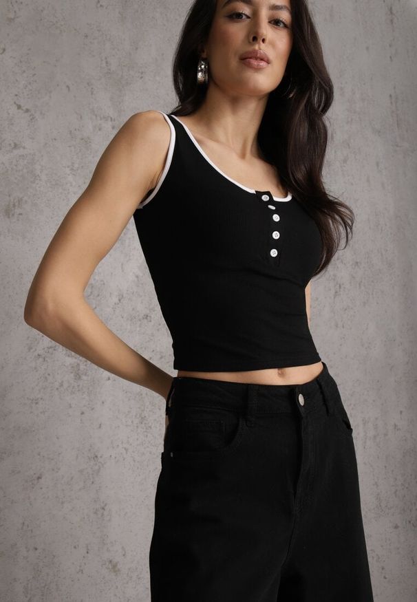 Renee - Czarny Prążkowany Top z Bawełny Ozdobiony Guzikami przy Dekolcie Beralissa. Okazja: na co dzień. Kolor: czarny. Materiał: prążkowany, bawełna. Wzór: aplikacja. Styl: casual
