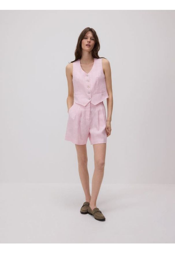 Reserved - Lniane bermudy z zakładkami - pastelowy róż. Kolor: różowy. Materiał: len