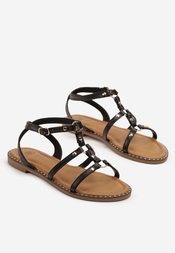 Renee - Czarne Sandały Rzymianki Ozdobione Nitami Vevella. Kolor: czarny. Wzór: aplikacja. Sezon: lato. Styl: elegancki