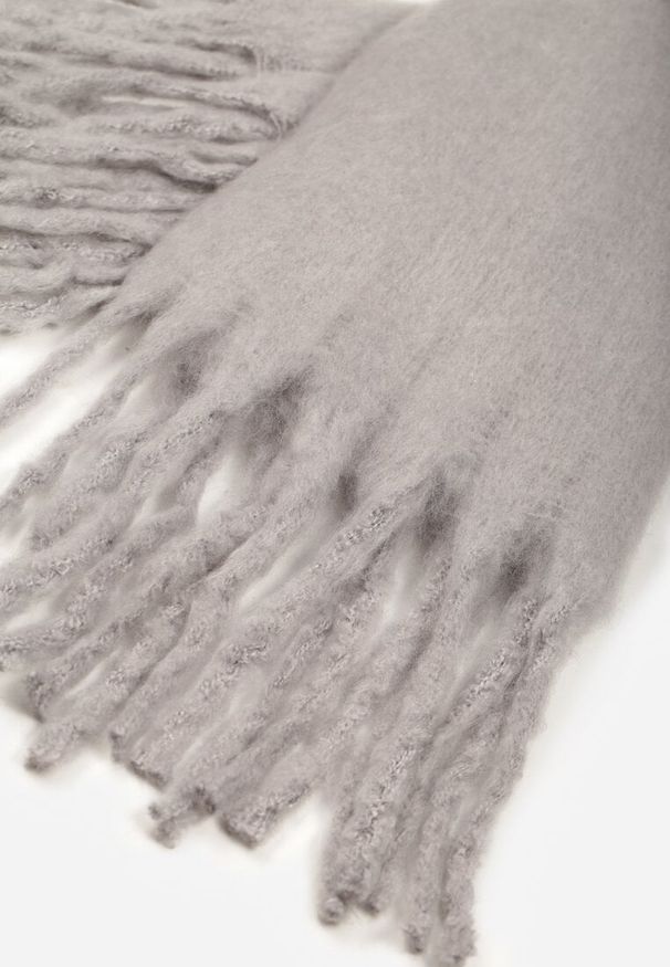 Born2be - Szary Szalik z Frędzlami Owedarria. Okazja: na co dzień. Kolor: szary. Materiał: jeans, dresówka. Styl: casual, elegancki