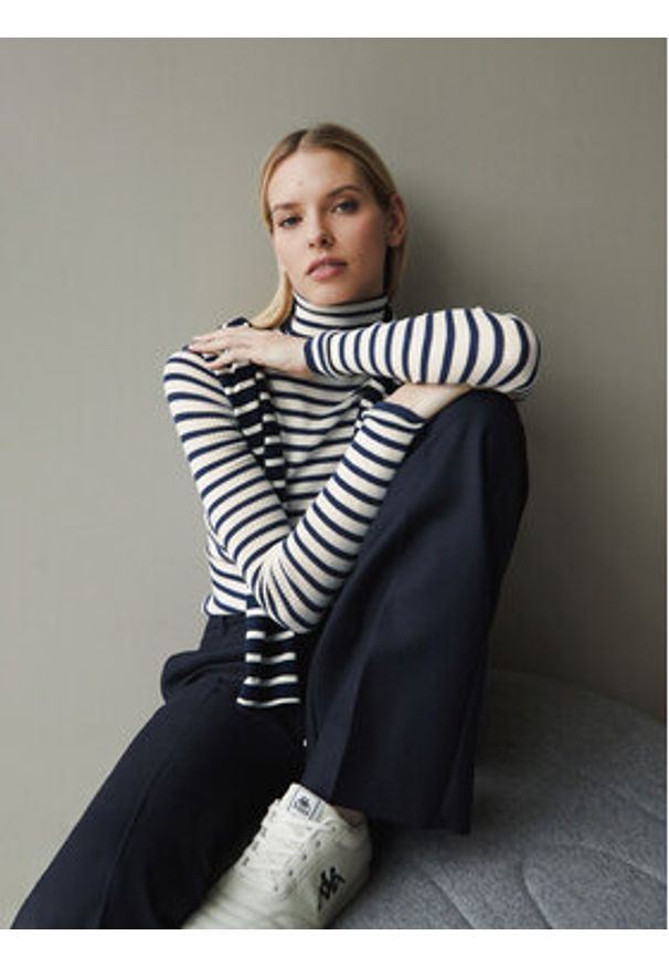 Robe di Kappa Golf 64114XW Biały Regular Fit. Typ kołnierza: golf. Kolor: biały. Materiał: wełna