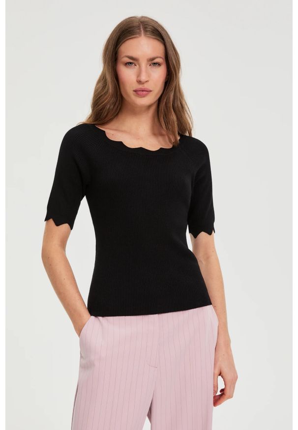 MOODO - Dopasowany sweter czarny. Kolor: czarny. Materiał: wiskoza, poliamid