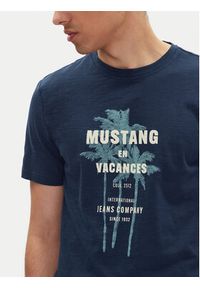 Mustang T-Shirt Austin 1016490 Granatowy Regular Fit. Kolor: niebieski. Materiał: bawełna