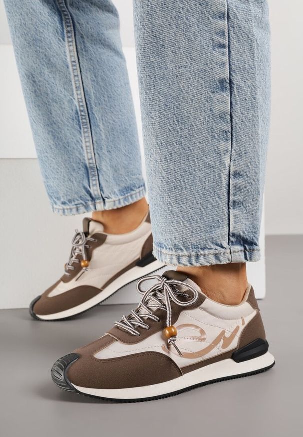 Born2be - Brązowe Sneakersy z Geometrycznym Wzorem Prisnore. Okazja: na co dzień. Kolor: brązowy. Materiał: jeans. Wzór: geometria