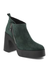 Zielone Botki Armodo Modne Buty Na Obcasie. Okazja: na co dzień. Kolor: zielony. Materiał: zamsz. Obcas: na obcasie. Styl: casual, elegancki, wizytowy. Wysokość obcasa: średni