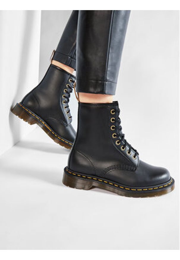 Dr. Martens Glany Vegan 1460 14045001 Czarny. Kolor: czarny. Materiał: skóra