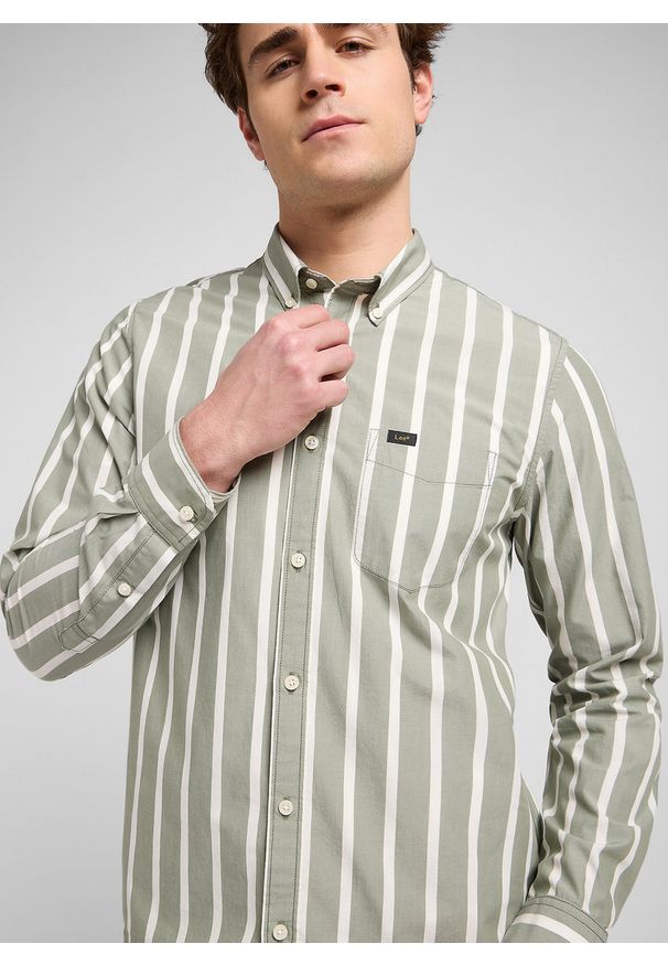Lee - MESKA KOSZULA LEE BUTTON DOWN OLIVE STONE STRIPE 112370546. Typ kołnierza: button down