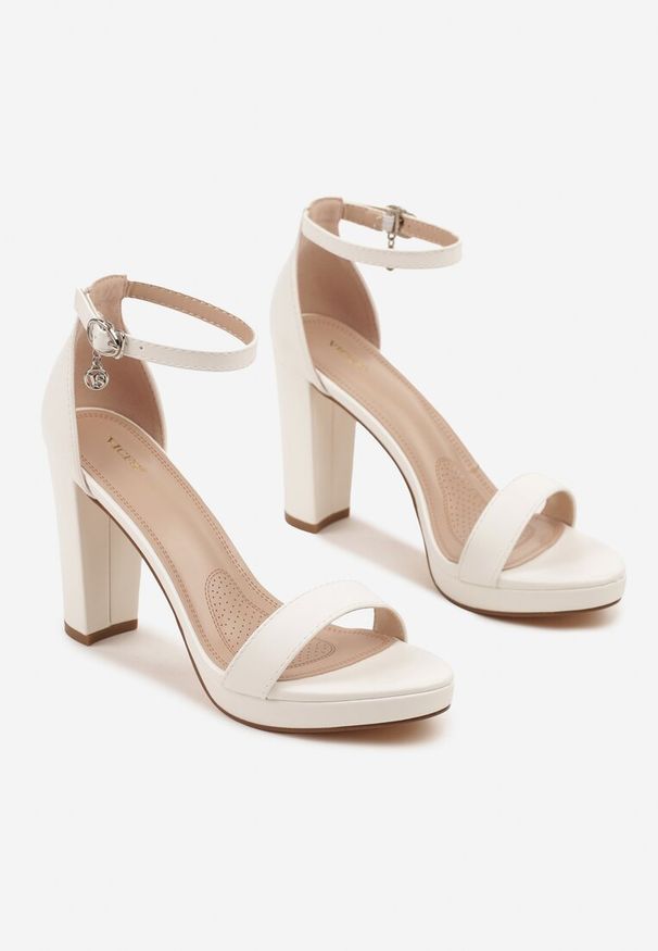 Born2be - Białe Klasyczne Sandały Vices na Obcasie i Platformie Cedellin. Okazja: na spacer, na co dzień. Zapięcie: sprzączka. Kolor: biały. Sezon: wiosna, lato. Obcas: na obcasie. Styl: klasyczny. Wysokość obcasa: średni