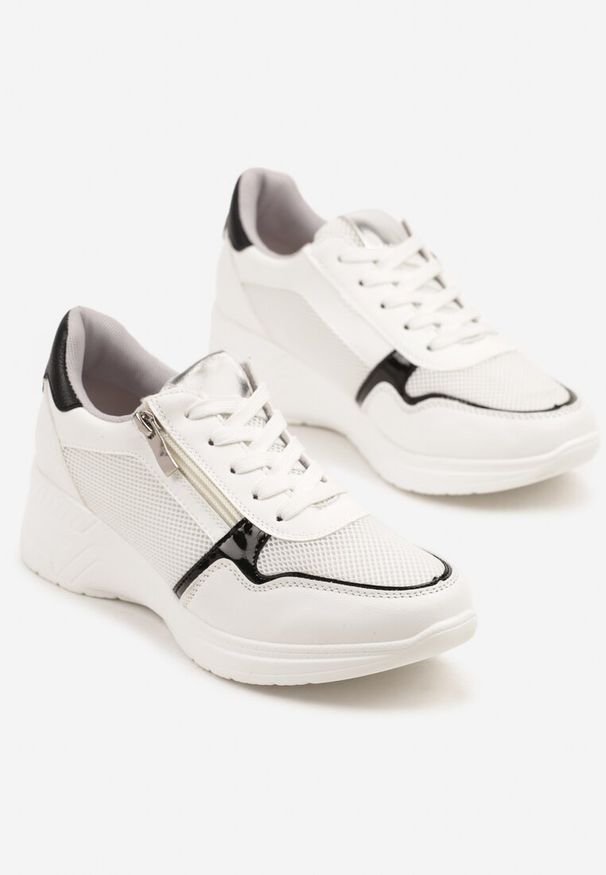 Born2be - Białe Sneakersy na Koturnie ze Skórzaną Wkładką i Ozdobnym Suwakiem Arivnia. Okazja: na co dzień. Kolor: biały. Materiał: skóra. Obcas: na koturnie. Wysokość obcasa: średni