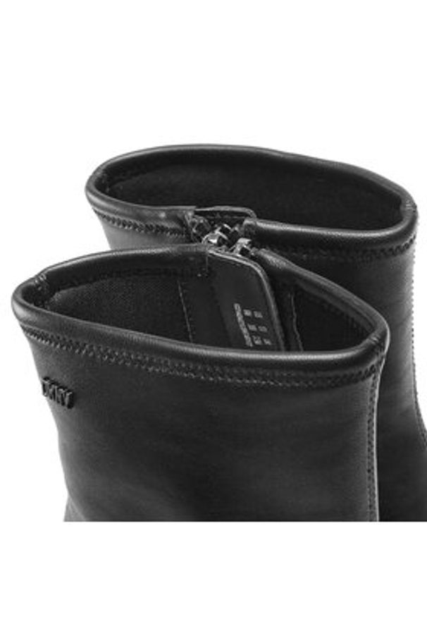 DKNY Botki Cavale K3214434 Czarny. Kolor: czarny. Materiał: skóra