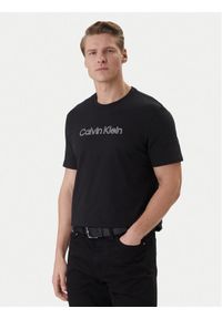 Calvin Klein T-Shirt LV04LF809G Czarny Regular Fit. Kolor: czarny. Materiał: bawełna #1