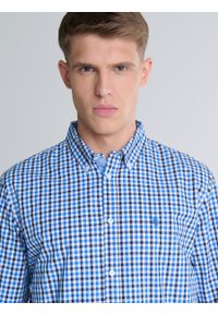 Big-Star - Koszula męska w drobną kratę niebieska Mowerin 401. Okazja: na co dzień, do pracy, na spotkanie biznesowe. Typ kołnierza: button down. Kolor: niebieski. Materiał: bawełna, tkanina. Wzór: kolorowy, haft, gładki, kratka. Styl: casual, biznesowy #3