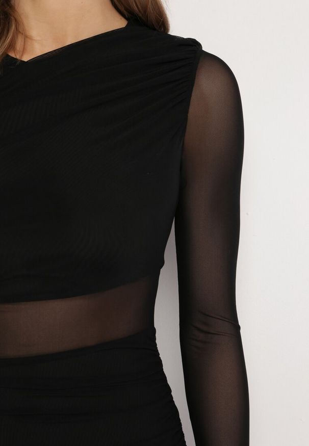 Born2be - Czarno-Beżowa Dopasowana Sukienka Maxi z Siateczki Stolisse. Okazja: na imprezę. Kolor: czarny. Materiał: wiskoza. Typ sukienki: proste. Styl: klasyczny, elegancki. Długość: maxi