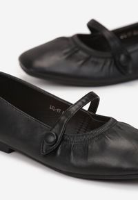 Renee - Czarne Balerinki na Płaskiej Podeszwie z Rzepem Estrisa. Okazja: na co dzień. Zapięcie: rzepy. Kolor: czarny. Obcas: na płaskiej podeszwie. Styl: casual #5