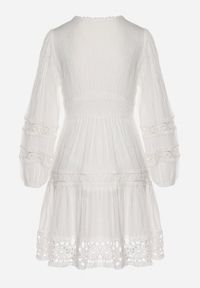 Born2be - Biała Sukienka Mini z Ażurowymi Wstawkami i Gumką w Talii Raliasa. Kolor: biały. Materiał: koronka. Wzór: ażurowy. Styl: boho. Długość: mini #5