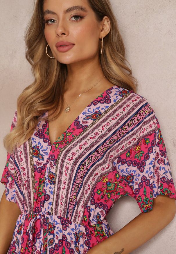 Renee - Fuksjowa Wiskozowa Sukienka Maxi z Gumką w Pasie i Falbanką Cophine. Kolor: różowy. Materiał: wiskoza. Sezon: lato, wiosna. Długość: maxi