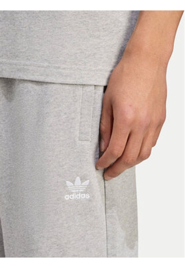 Adidas - adidas Szorty sportowe Essentials Trefoil JW8624 Szary Regular Fit. Kolor: szary. Materiał: bawełna. Styl: sportowy