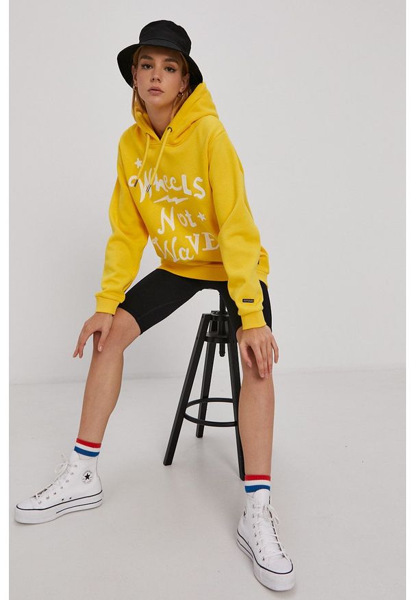 Superdry - Bluza. Typ kołnierza: kaptur. Kolor: żółty. Długość rękawa: długi rękaw. Długość: długie. Wzór: nadruk