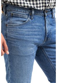 Lee - LEE LUKE MĘSKIE SPODNIE JEANSOWE MIST INDIGO L719MWLU 112322404. Okazja: na randkę, na spotkanie biznesowe, na co dzień. Styl: sportowy, casual, biznesowy #9