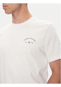 TOMMY HILFIGER - Tommy Hilfiger T-Shirt Hotel MW0MW39352 Biały Regular Fit. Kolor: biały. Materiał: bawełna