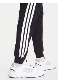 Adidas - adidas Spodnie dresowe Essential 3-Stripes JD1881 Czarny Regular Fit. Kolor: czarny. Materiał: bawełna #4