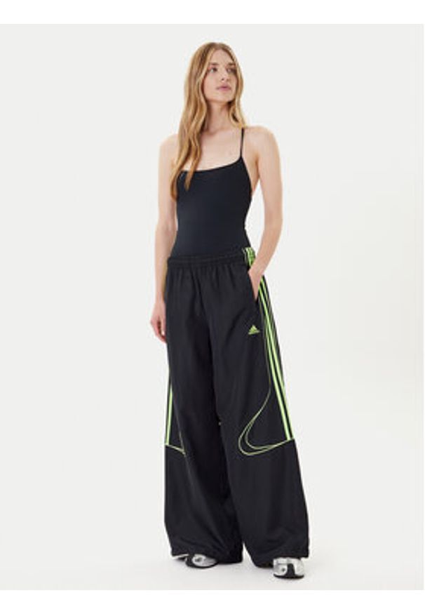 Adidas - adidas Spodnie dresowe Teamgeist adicolor JV7478 Czarny Oversize. Kolor: czarny. Materiał: syntetyk
