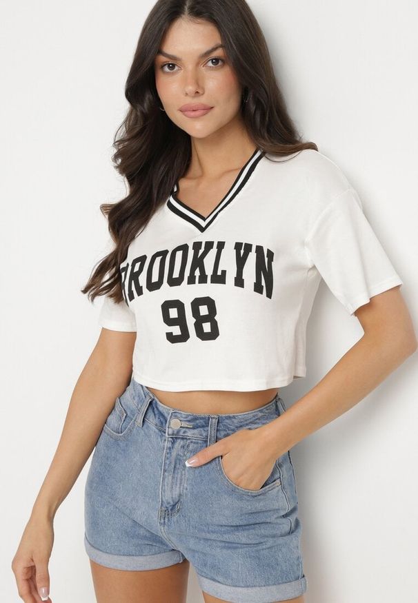 Born2be - Biały Bawełniany T-shirt z Napisem Nitanelia. Okazja: na co dzień. Kolor: biały. Materiał: bawełna. Wzór: napisy. Styl: casual