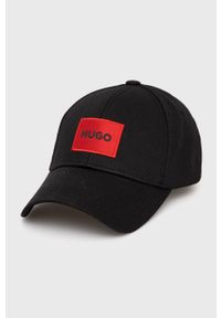 Hugo - HUGO czapka bawełniana kolor czarny z aplikacją. Kolor: czarny. Materiał: bawełna. Wzór: aplikacja