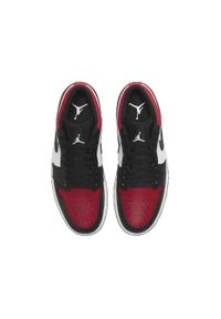 Jordan - Buty do chodzenia męskie Nike 1 Low Bred Toe. Zapięcie: sznurówki. Kolor: czerwony, wielokolorowy, czarny. Materiał: guma, skóra, tkanina. Szerokość cholewki: normalna. Sport: turystyka piesza