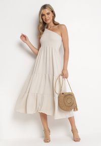 Born2be - Jasnobeżowa Maxi Sukienka Asymetryczna o Rozkloszowanym Kroju na Jedno Ramię Byrecl. Kolor: beżowy. Typ sukienki: asymetryczne. Długość: maxi #2