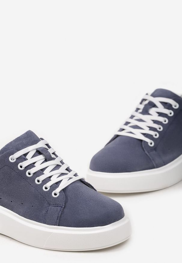 Born2be - Niebieskie Sneakersy z Ozdobną Wstawką na Zapiętku Klemicca. Okazja: na co dzień, na spotkanie biznesowe, do pracy. Kolor: niebieski. Materiał: jeans, skóra. Wzór: aplikacja. Sezon: lato, wiosna