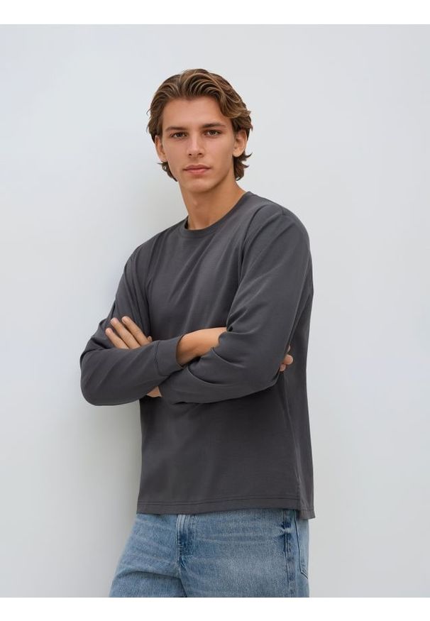 Reserved - Longsleeve z bawełną - ciemnoszary. Kolor: szary. Materiał: bawełna. Długość rękawa: długi rękaw. Wzór: gładki