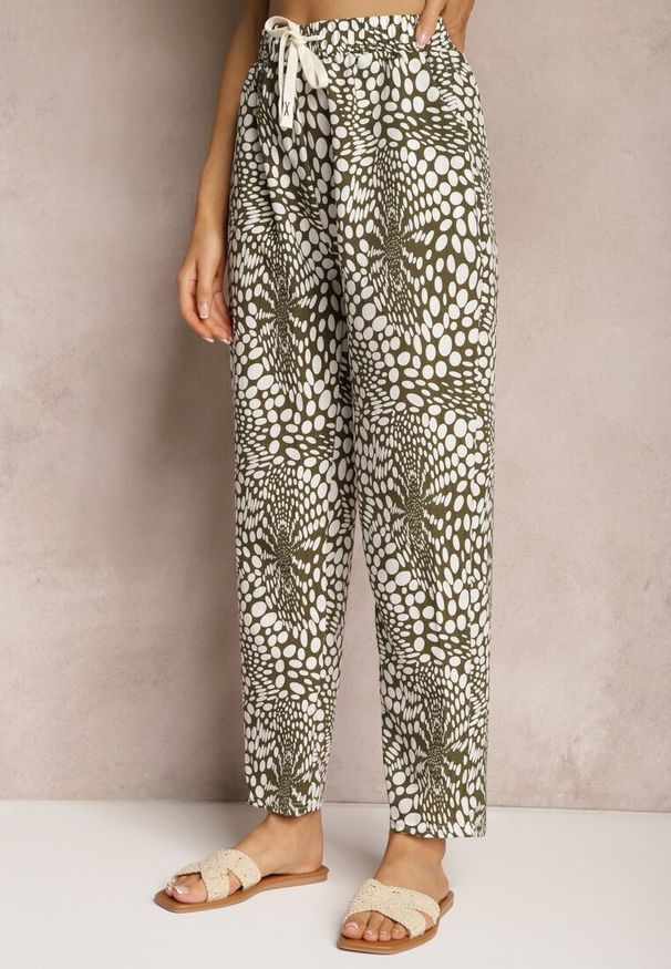 Renee - Zielono-Białe Spodnie z Elastyczną Gumką w Pasie i Mozaikowym Wzorem Tleana. Okazja: na co dzień. Kolor: zielony. Materiał: tkanina. Sezon: lato. Styl: elegancki, casual