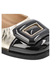 Złote Baleriny S.Barskie Wsuwane Modne Obuwie Damskie. Okazja: na spotkanie biznesowe. Zapięcie: bez zapięcia. Kolor: złoty. Materiał: lakier. Szerokość cholewki: normalna. Obcas: na obcasie. Styl: biznesowy, elegancki. Wysokość obcasa: średni #6