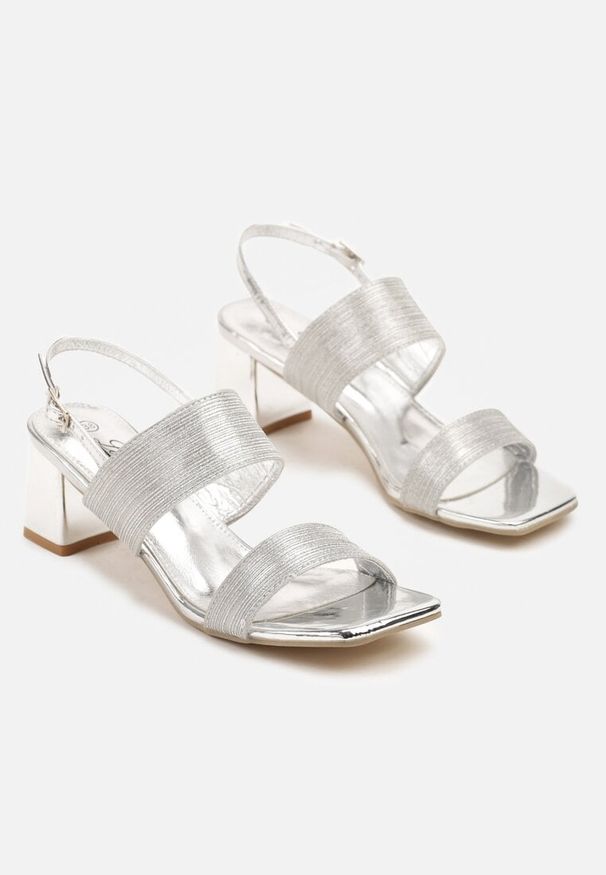 Born2be - Srebrne Sandały z Brokatem na Metalicznym Słupku Emtewia. Okazja: na co dzień. Zapięcie: pasek. Kolor: srebrny. Materiał: jeans. Wzór: paski. Obcas: na słupku. Styl: elegancki, casual
