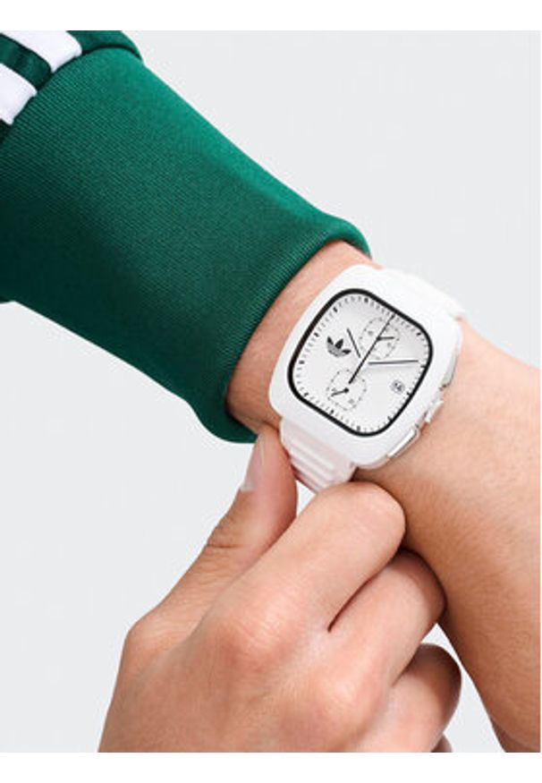 Adidas - adidas Zegarek Retro Wave Two Chrono AOSY24532 Biały. Kolor: biały. Styl: retro